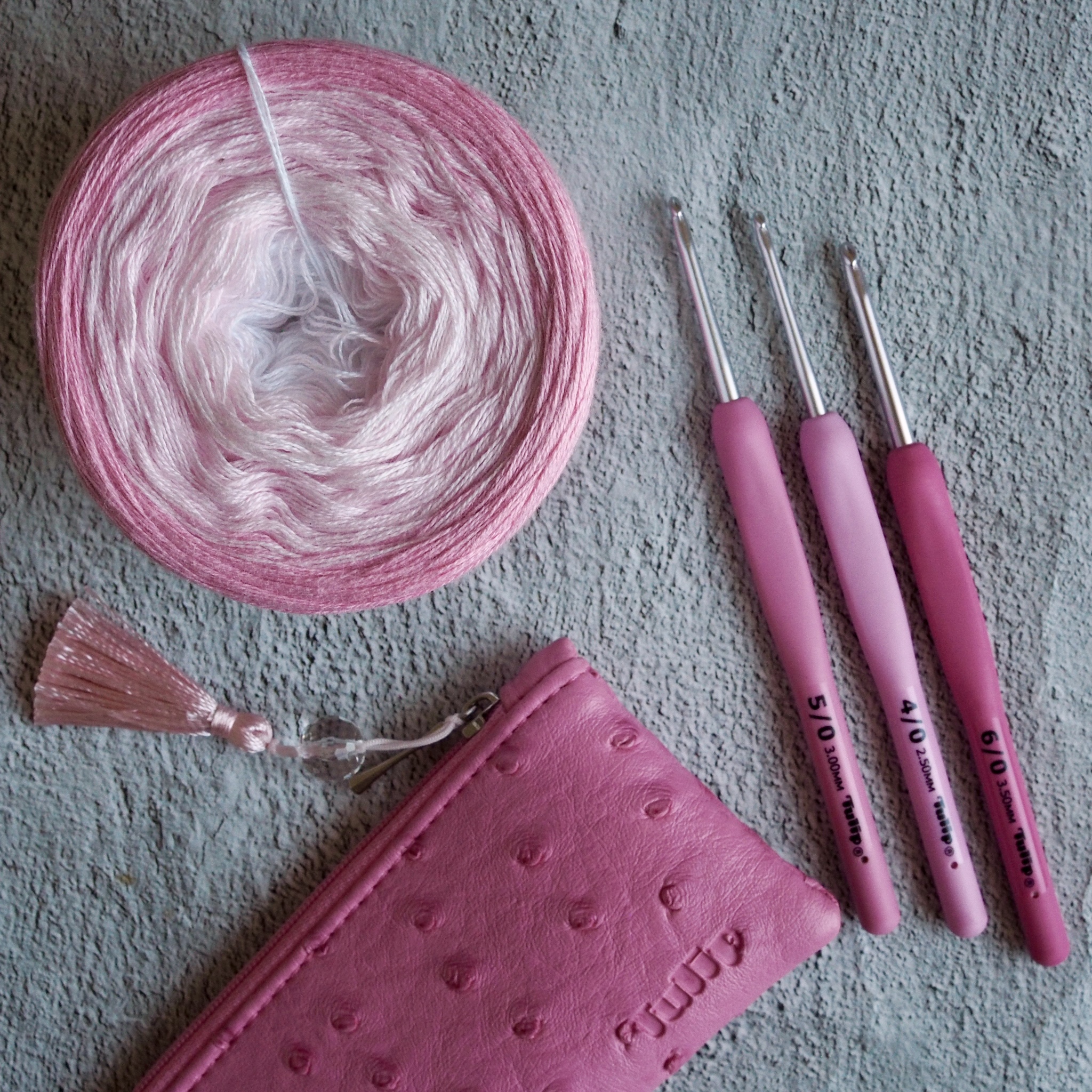 Háček Tulip Etimo Rose – ergonomický růžový háček s perfektně hladkým hrotem