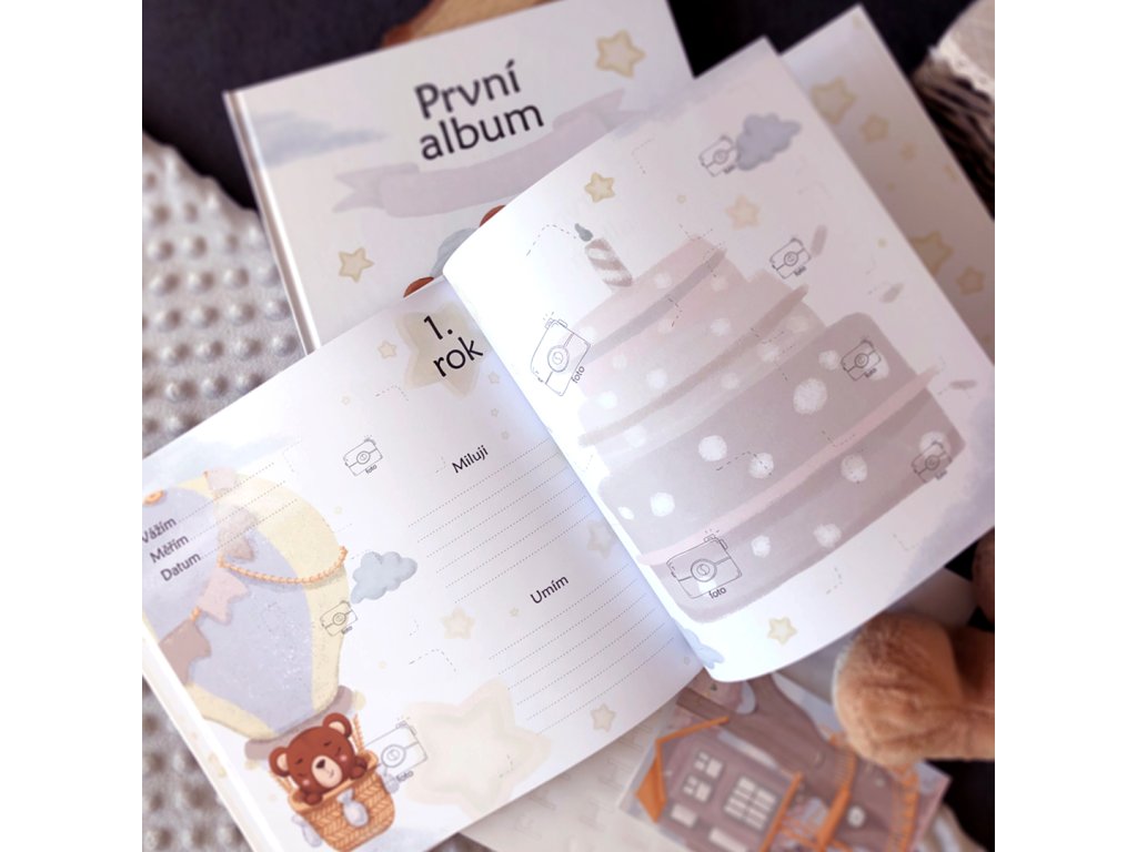 Vzpomínkové album – První rok, detail stránky